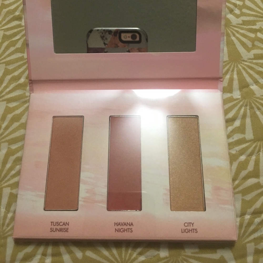 Wander beauty blush and highlighter palette